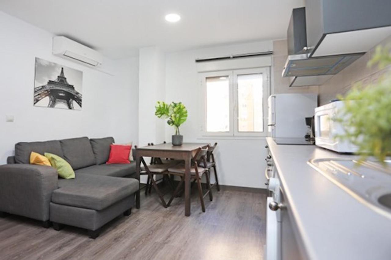 Holidays2malaga Reyna Manescau Apartments- Zona Huelin & 450 Mts De La Playa * Málaga