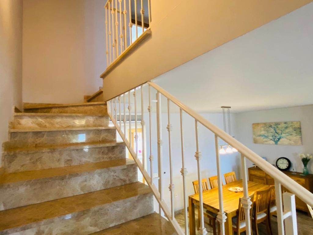 Benaplaya - Fantastica Casa Con Terraza & Piscina, Playa A 200 Metros * Málaga