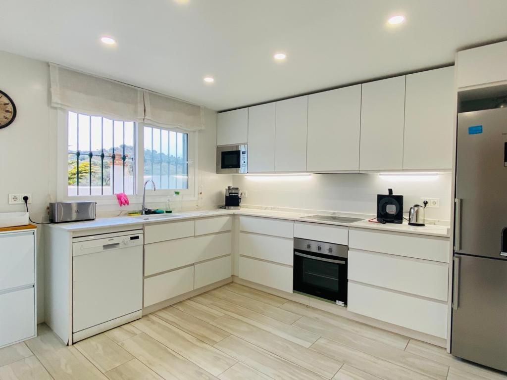 Apartment Benaplaya - Fantastica Casa Con Terraza & Piscina, Playa A 200 Metros Málaga