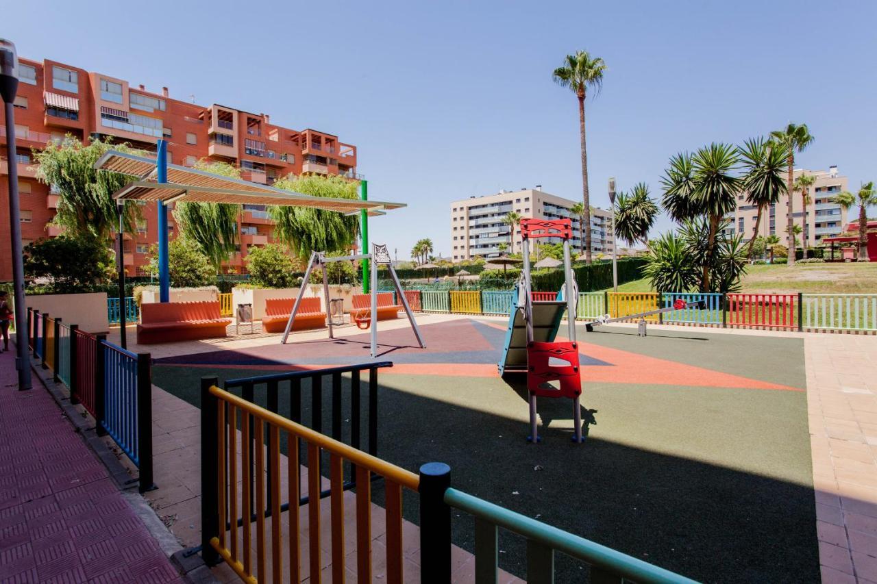 Sunstay Teatinos Flat Iii Malaga, Metro, Free Parking & Pool *
