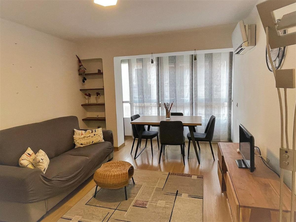 River Roses Apartment