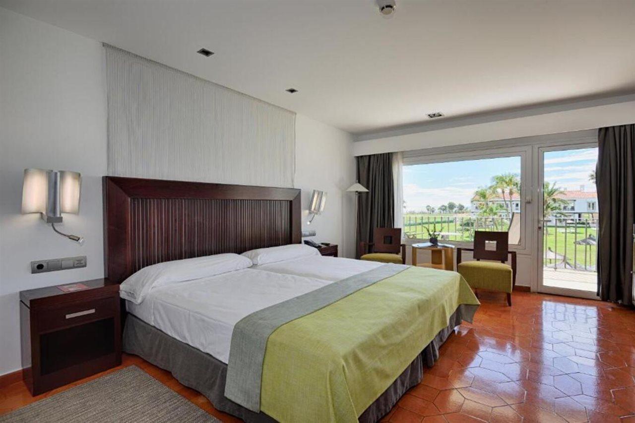 Hotell De Golf 4*