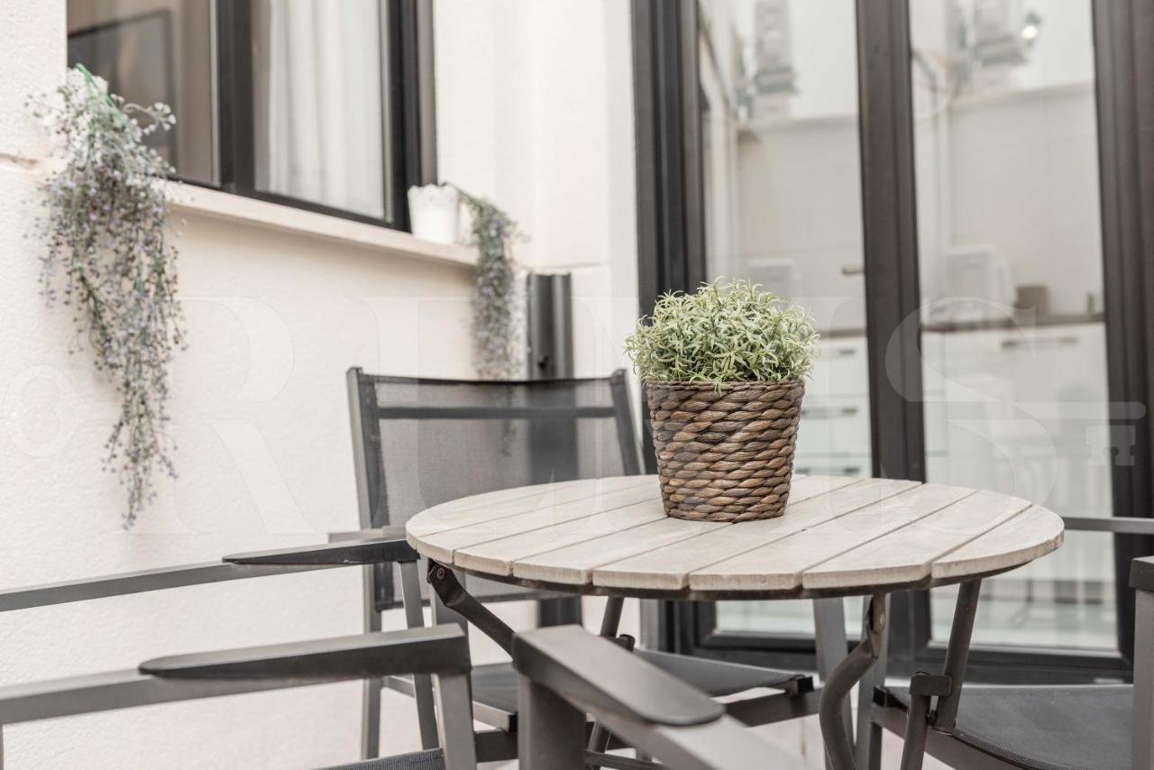 3br With Parking And Patio In The Center By Rems *