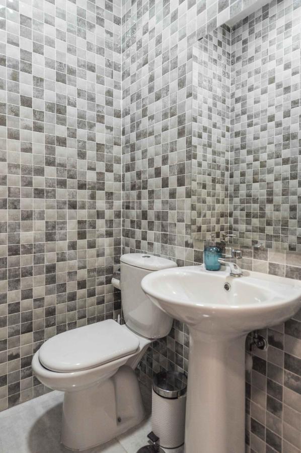 Appartement 3br With Parking And Patio In The Center By Rems