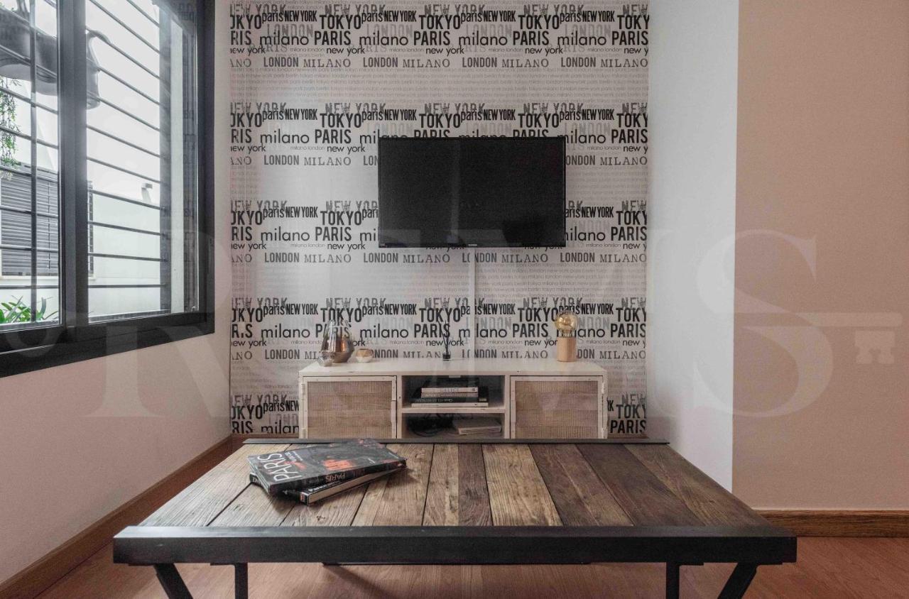 Apartamento Elegant With Community Pool & Parking - Center