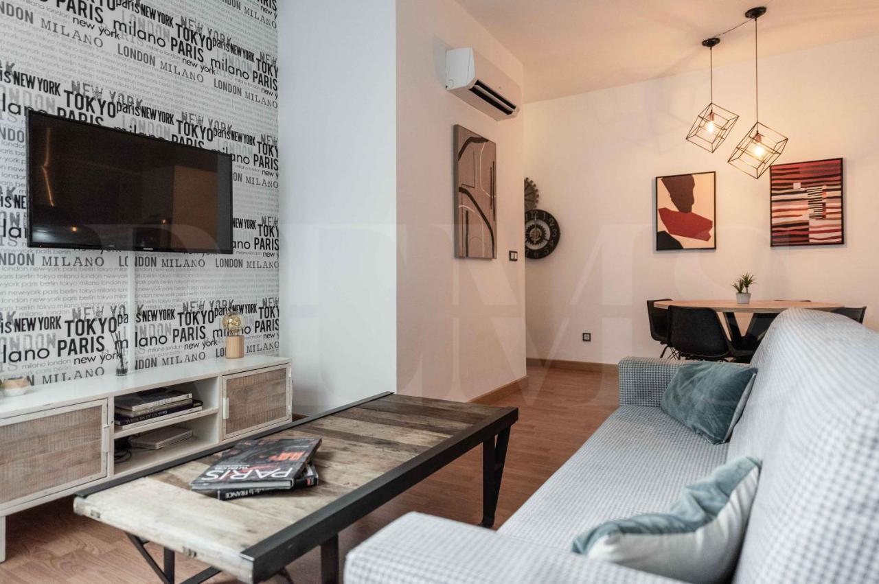 Elegant With Community Pool & Parking - Center *