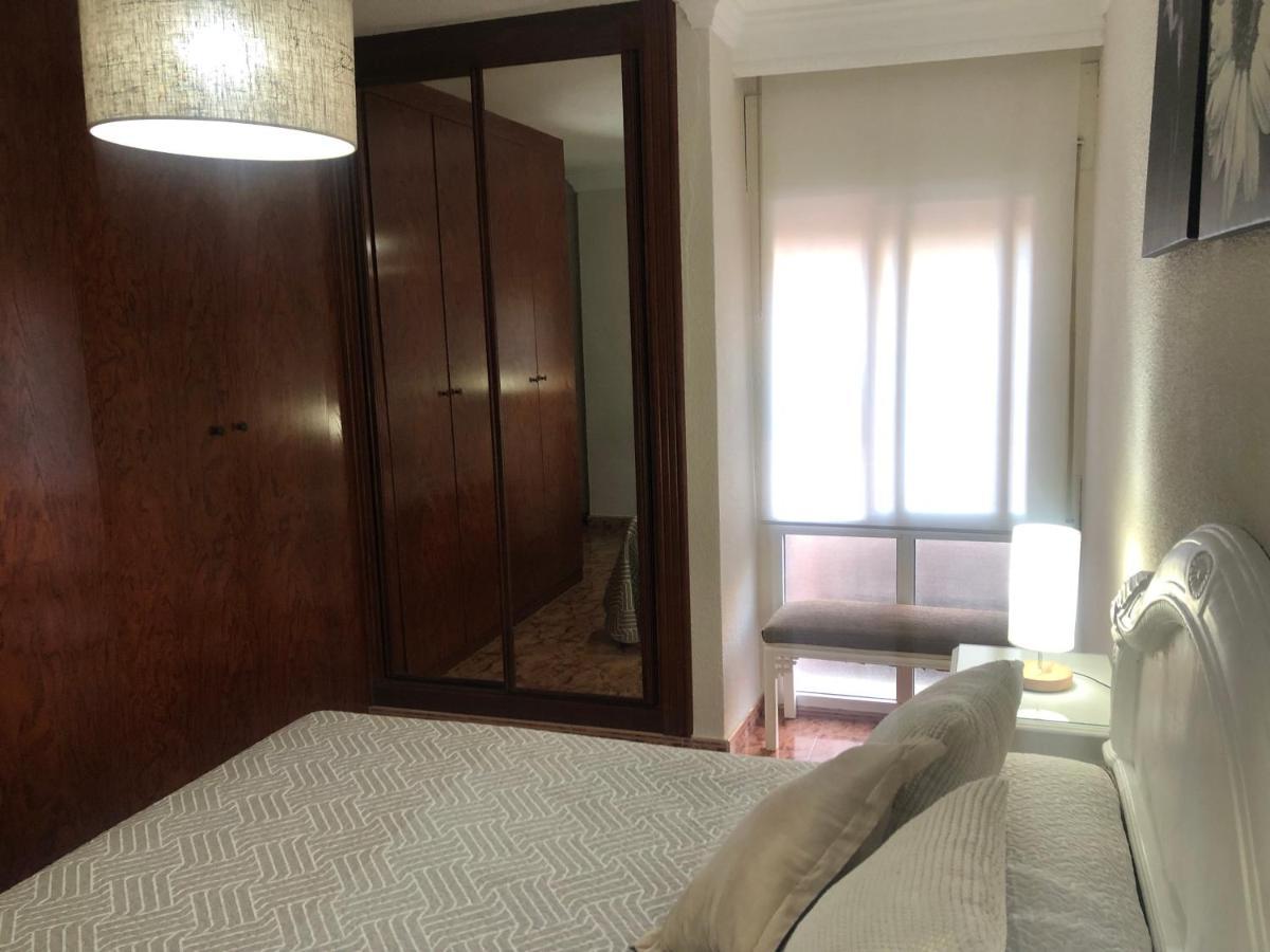 Piso En Pedregalejo A 50m De La Playa. Appartement *