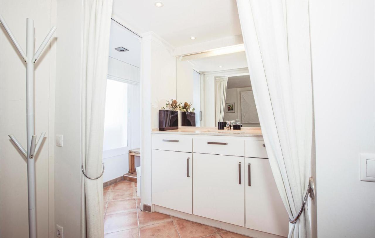 Beautiful In With Kitchen *
