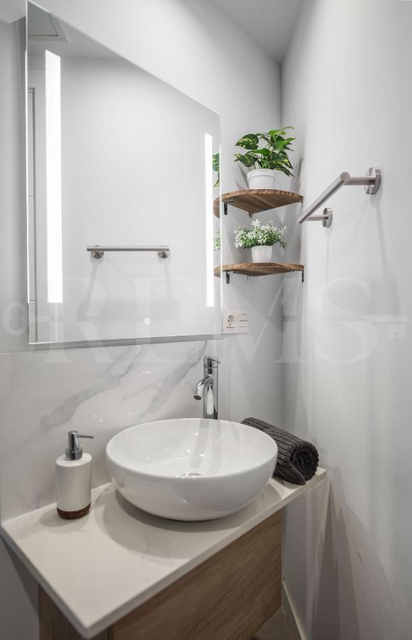 Apartamento Modern Duplex With A Garden View - Center By Rems *
