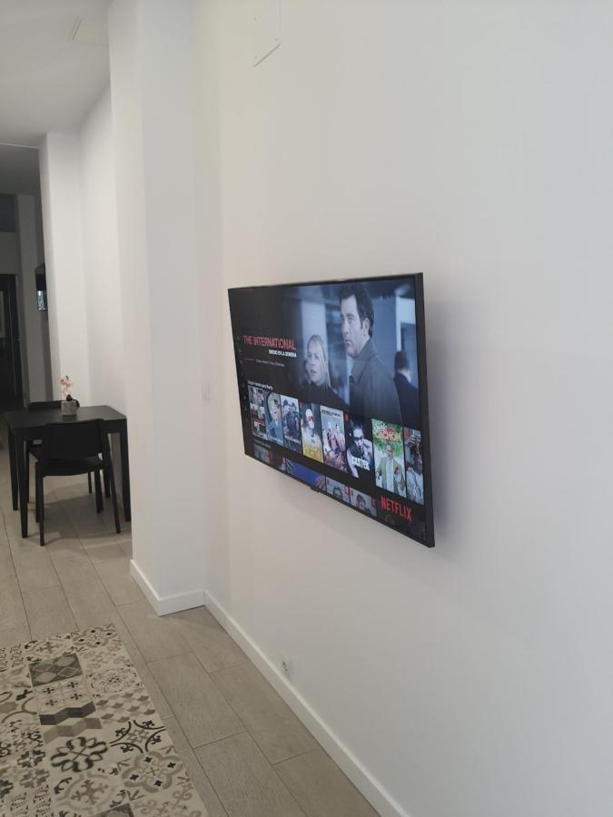 Hermoso Piso A 3 Min De La Estacion De Bus Y Tren Ave Apartamento