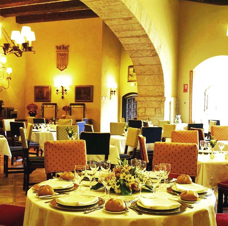 Hotell Plaza Del Castillo 4*
