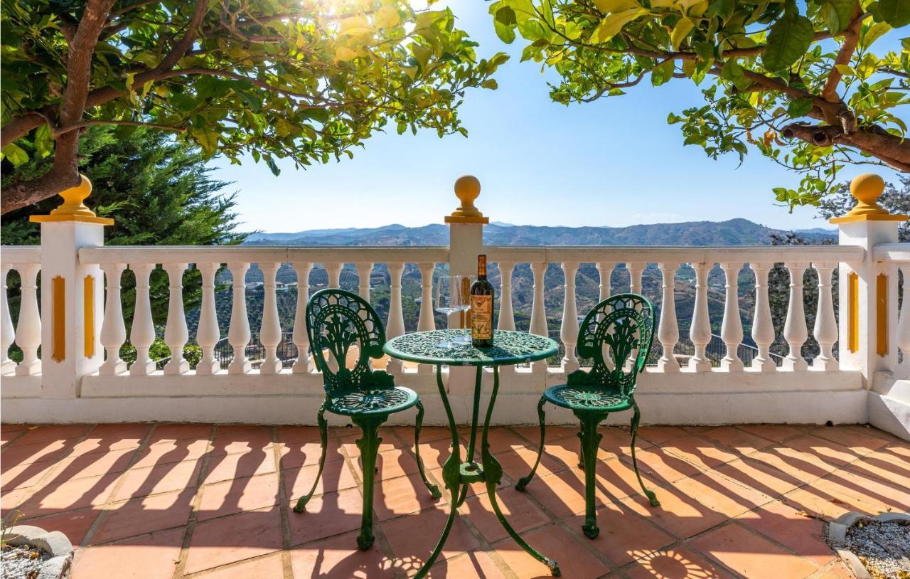 Pet Friendly In Iznate With Kitchen Hébergement de vacances