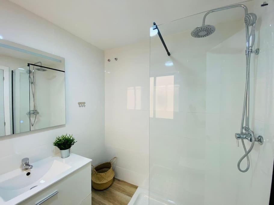 Apartment Almirante 1º Linea De Playa Con Parking Malaga