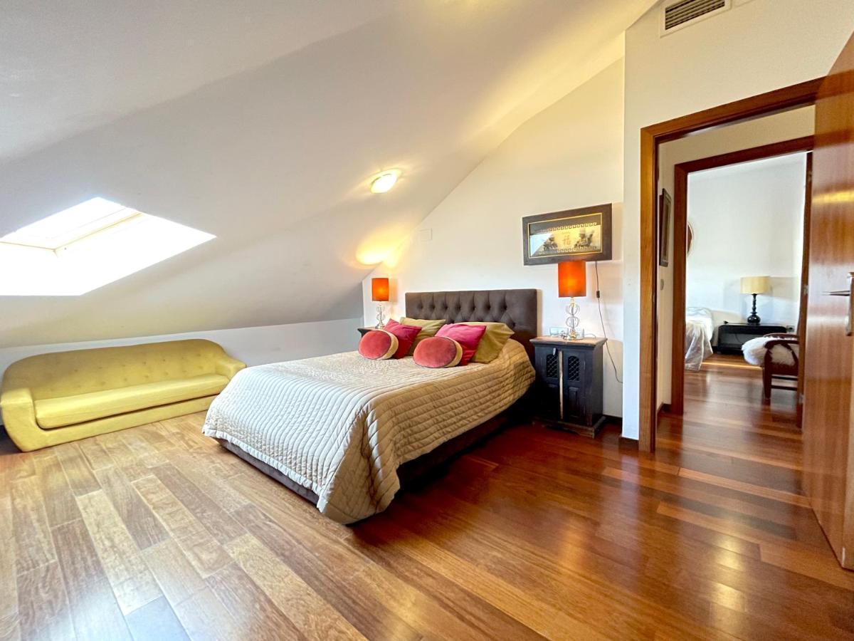 Atico En Plaza De La Constitucion 3 Bedrooms Lägenhet