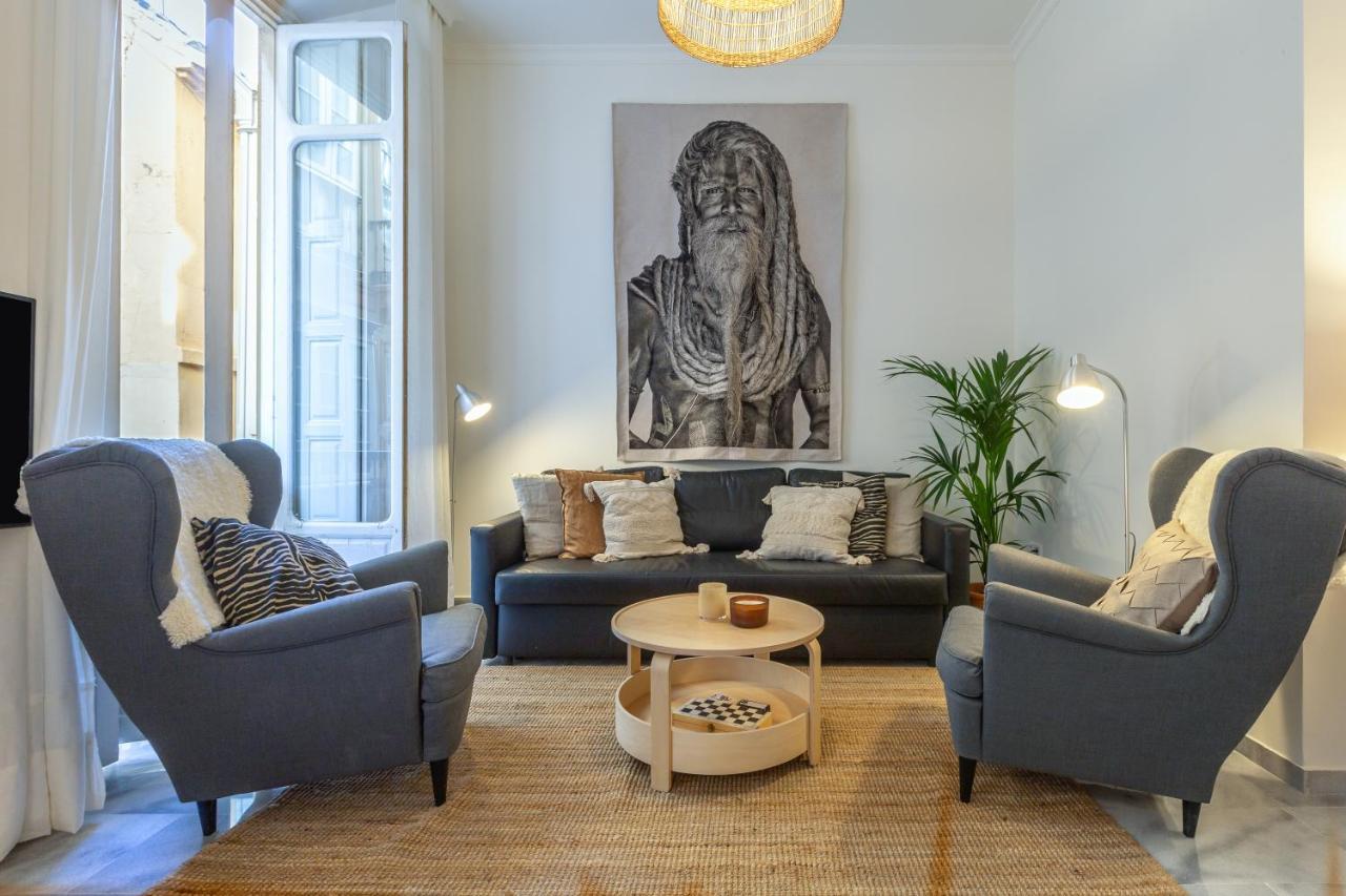 Puerta De Larios: Three-bedroom With Balconies And Patio Appartement *