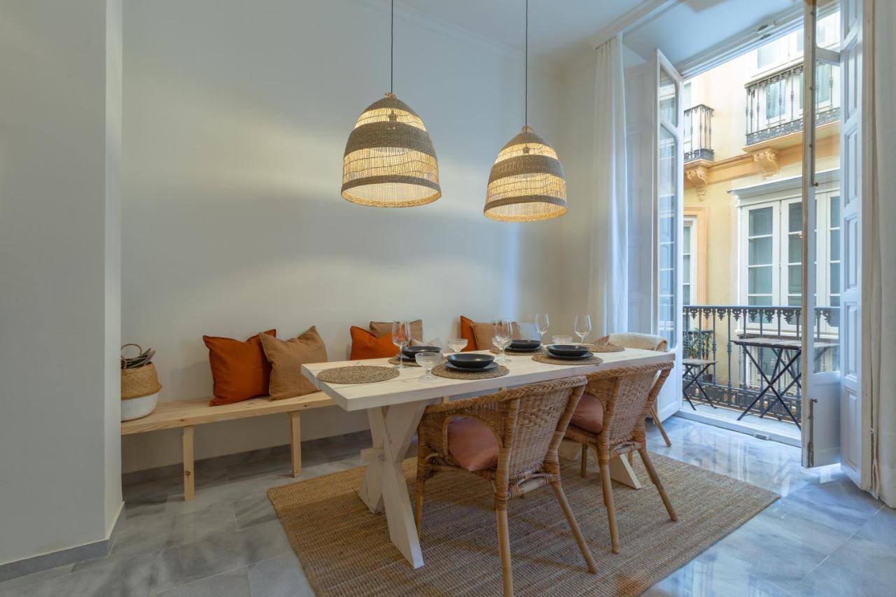 Puerta De Larios: Three-bedroom With Balconies And Patio * Málaga