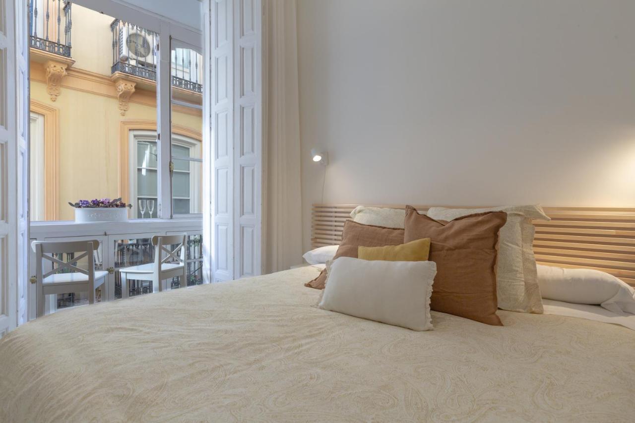 Puerta De Larios: Three-bedroom With Balconies And Patio Appartement *