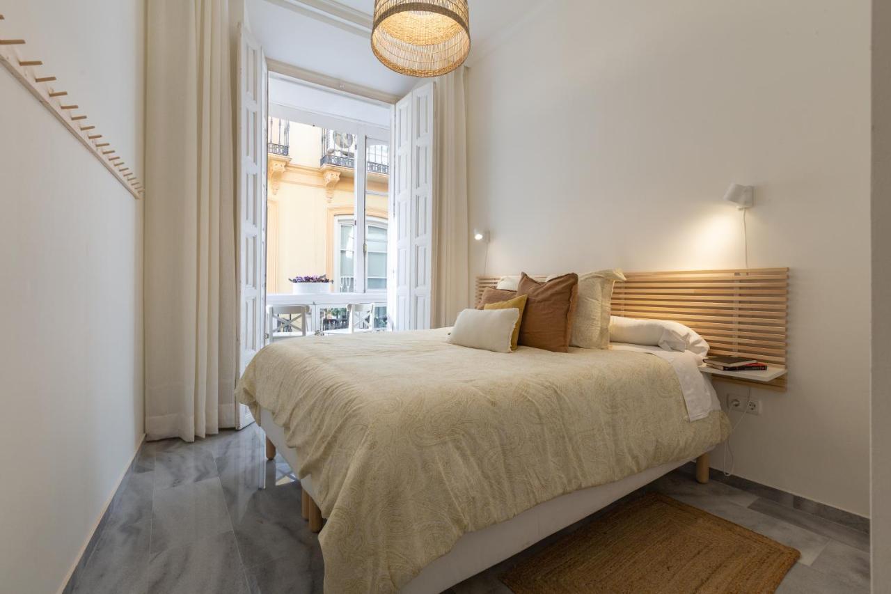 Puerta De Larios: Three-bedroom With Balconies And Patio *