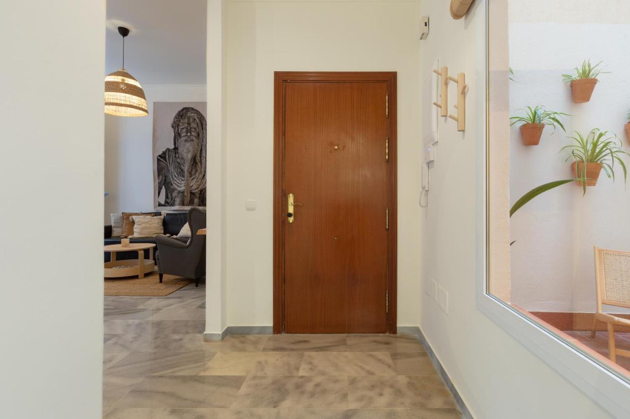 Puerta De Larios: Three-bedroom With Balconies And Patio Appartement *