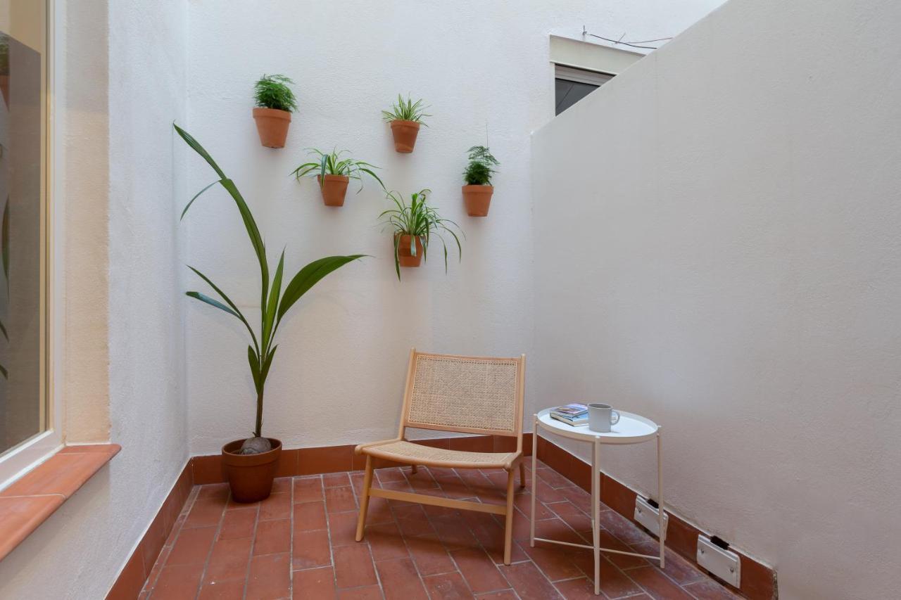 Puerta De Larios: Three-bedroom With Balconies And Patio