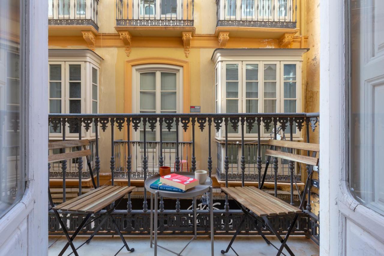 Puerta De Larios: Three-bedroom With Balconies And Patio *