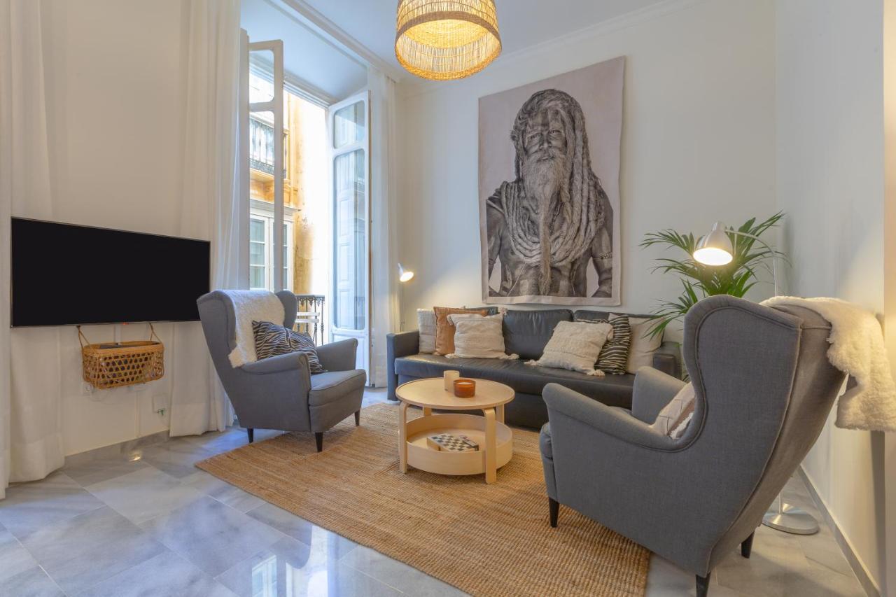 Appartement Puerta De Larios: Three-bedroom With Balconies And Patio Málaga