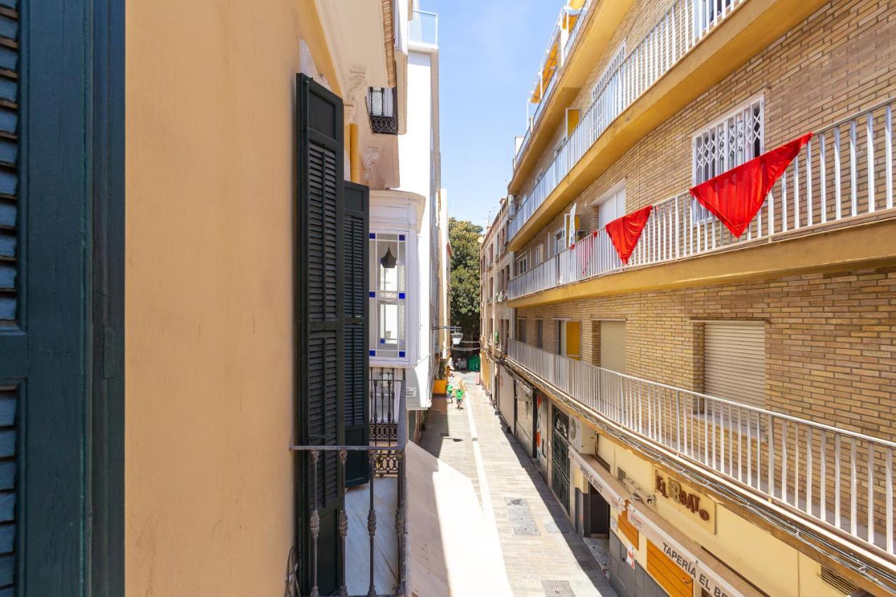 Wonderful With Three Bedrooms And Two Bathrooms In The Center Leilighet