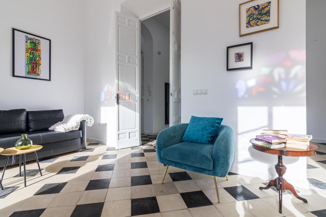 Center Flat Balcony At Picasso's Appartement *