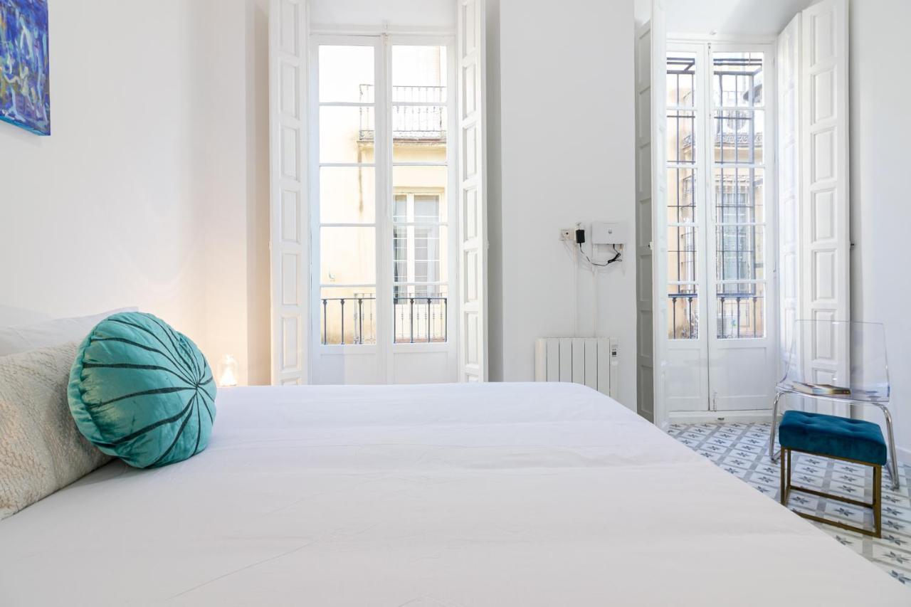 Center Flat Balcony At Picasso's Appartement *