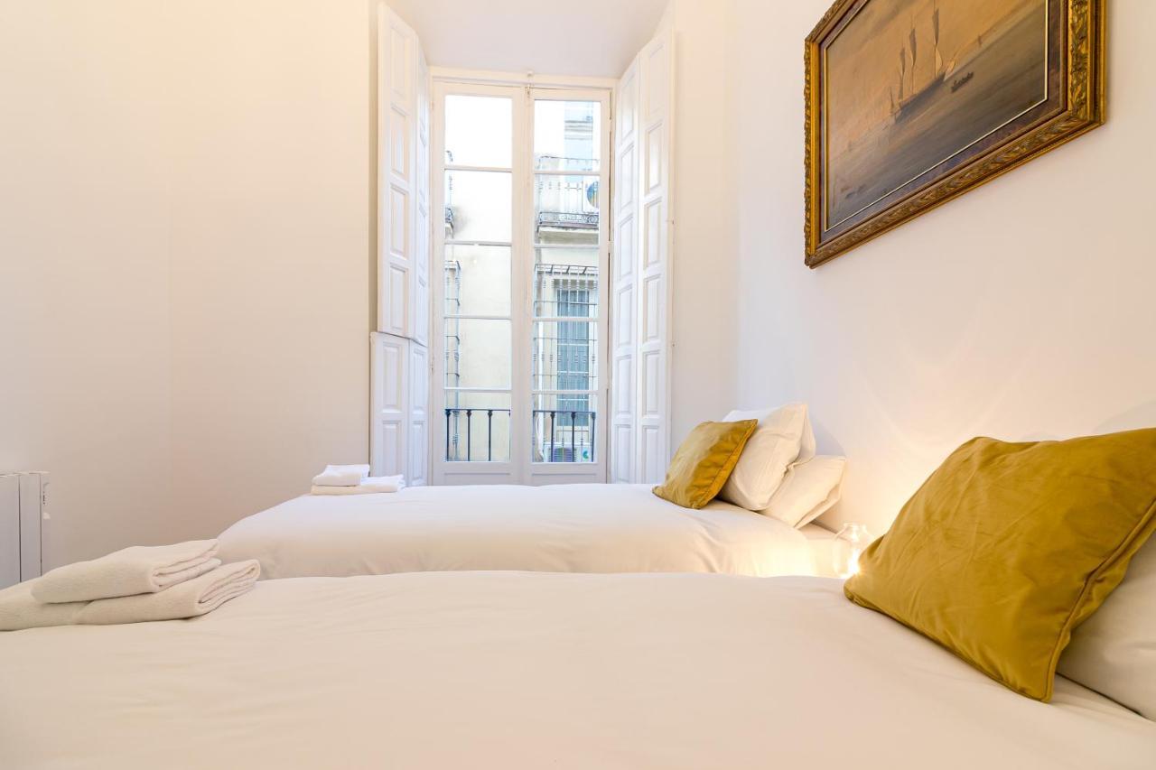 Center Flat Balcony At Picasso's Appartement