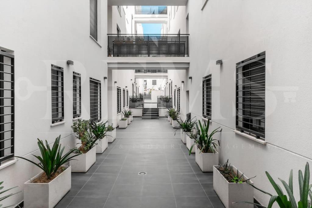 Adorable Flat With Private Parking In The Center By Rems *
