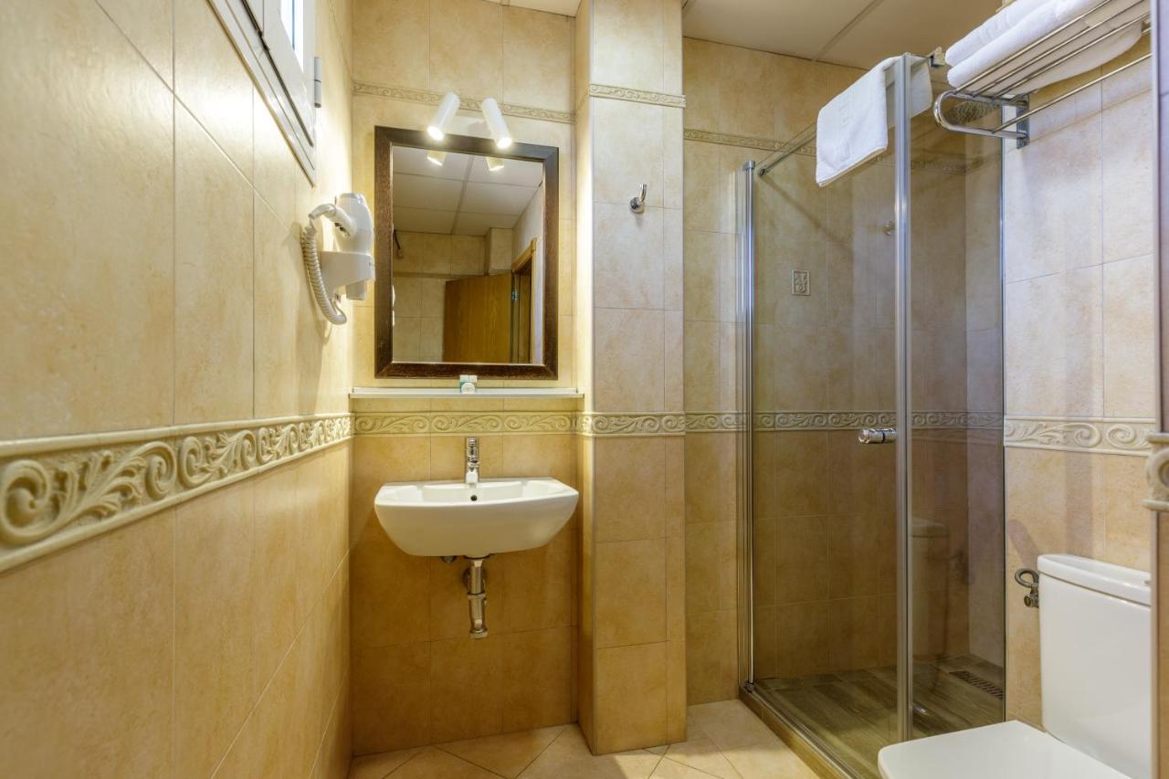 H-a Trebol Hotell *