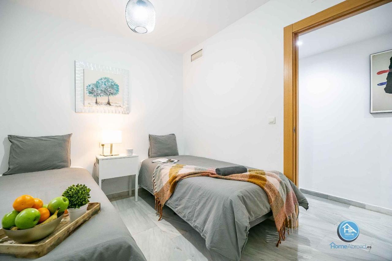 Bajo Urbano Boutique En Carlos Haya Con Terraza Y Parking Lejlighed
