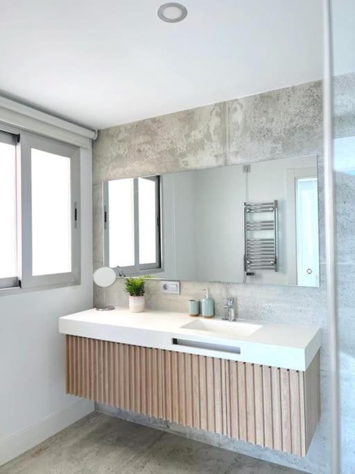 Apartamento Moderno Y Completo Frente Al Mar *