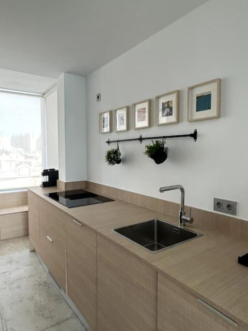 Apartamento Moderno Y Completo Frente Al Mar *
