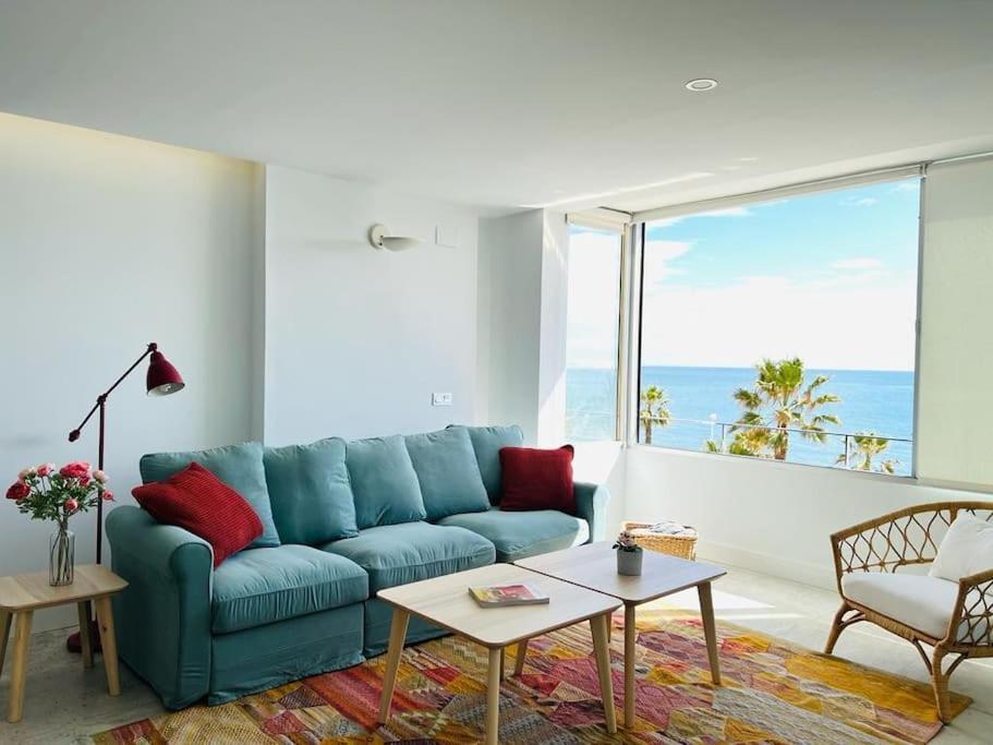 Moderno Y Completo Frente Al Mar