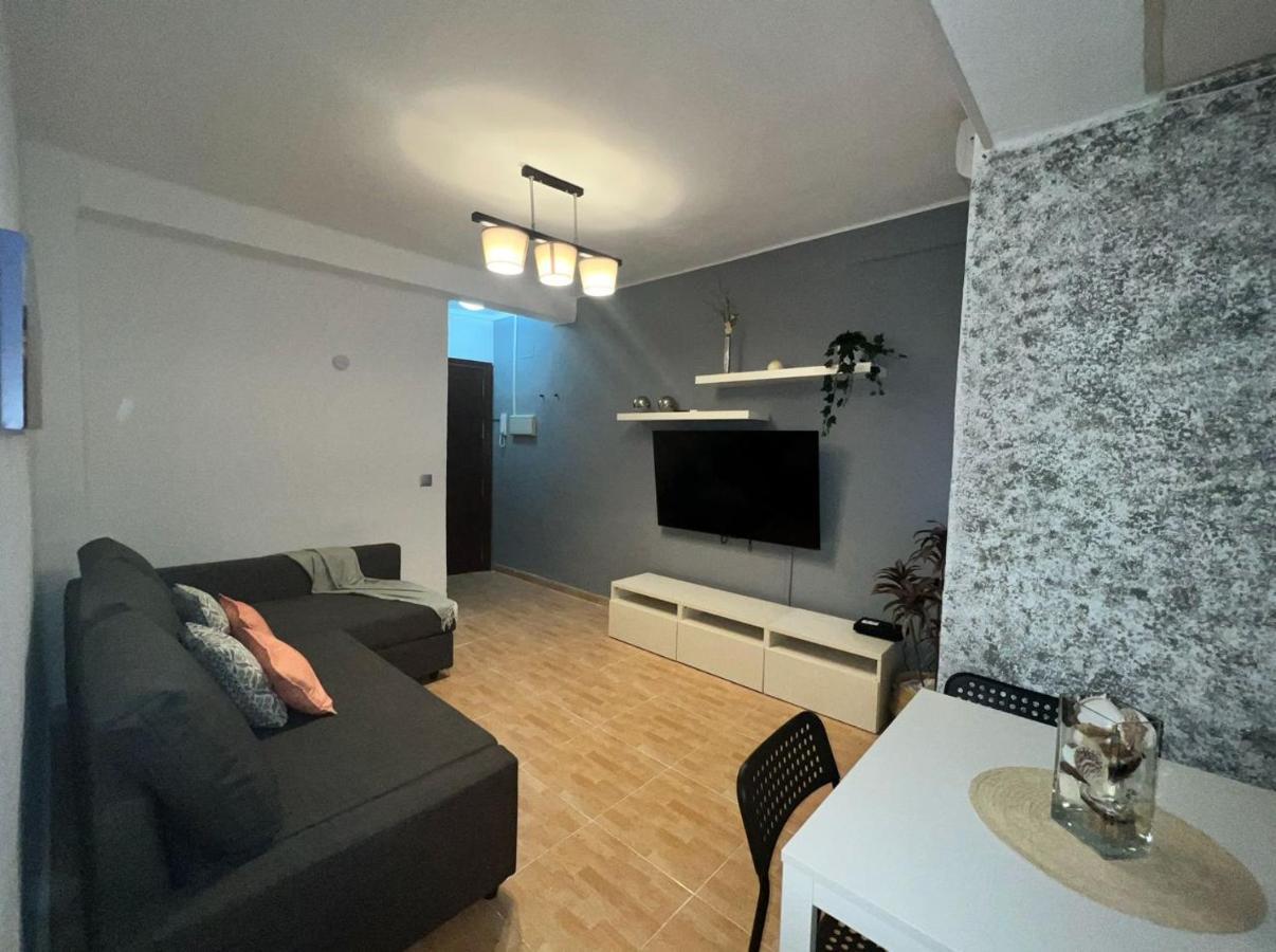 Holidays2malaga 2 Bedroom Armengual De La Mota Close Shopping Center Málaga