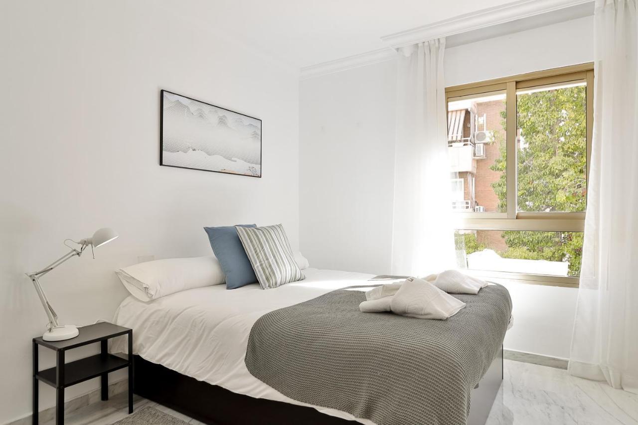 C9 Roomy Luminous 5 Bedroom In Town Apartment *
