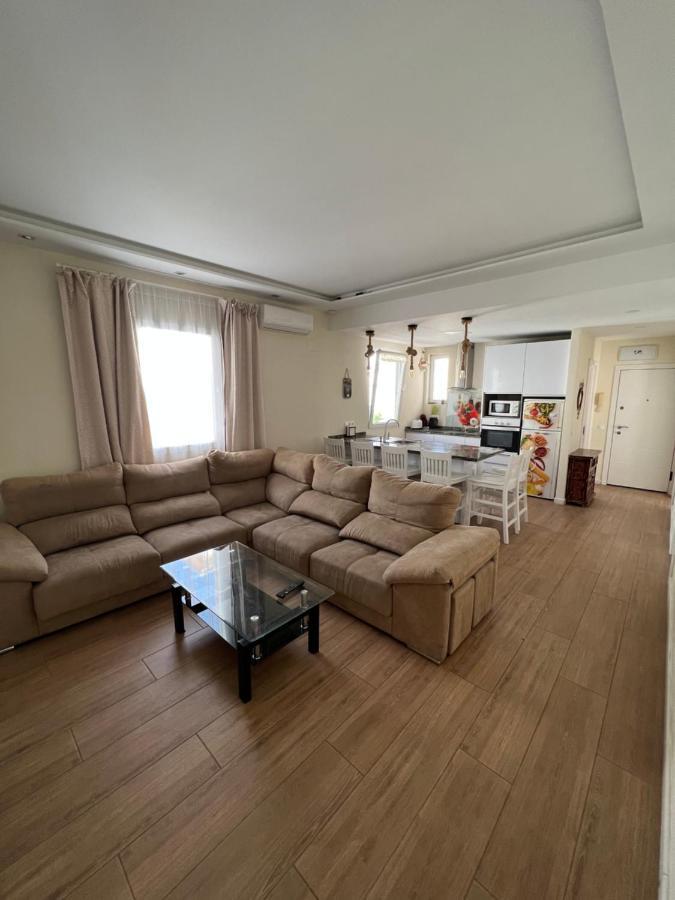 Genuar 3 Bedroom Close To Apartamento