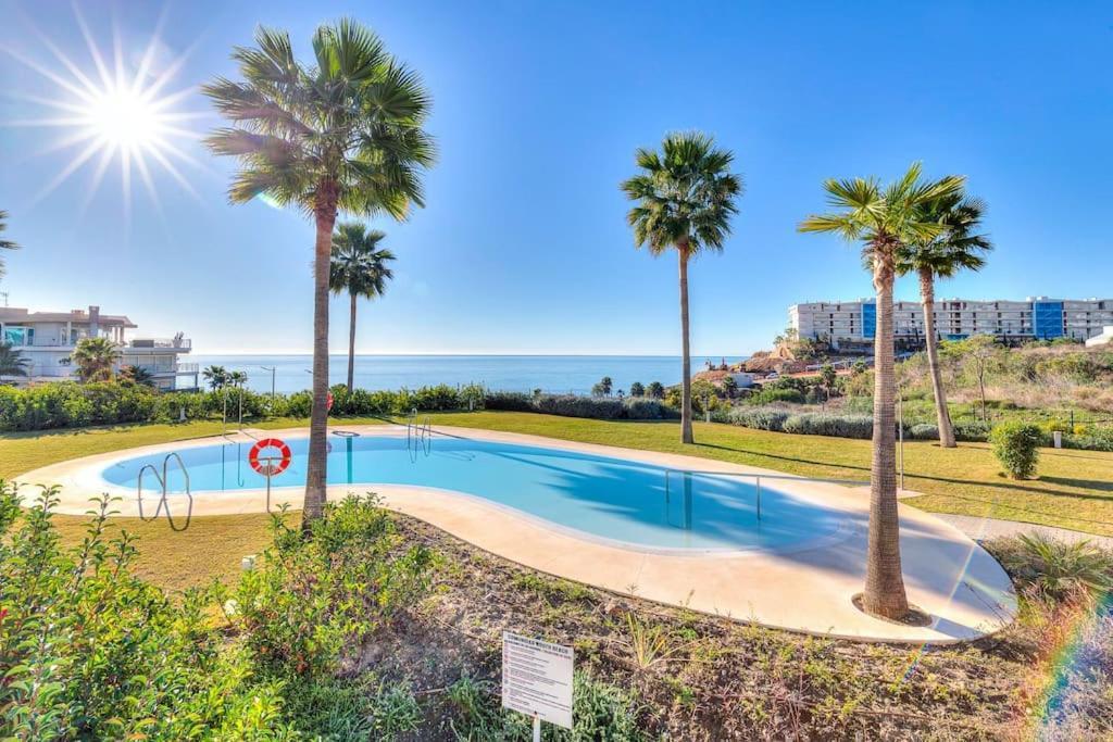 Ocean & Pool View 3-bedroom Apt. Leilighet *