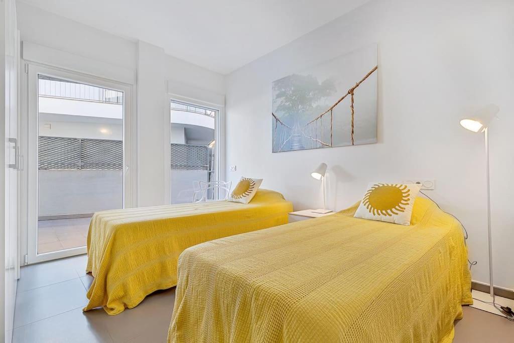 Ocean & Pool View 3-bedroom Apt. Leilighet *