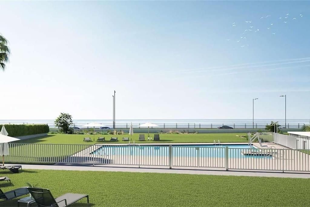 Appartement Bajo Con Jardin En Primera Linea De Playa