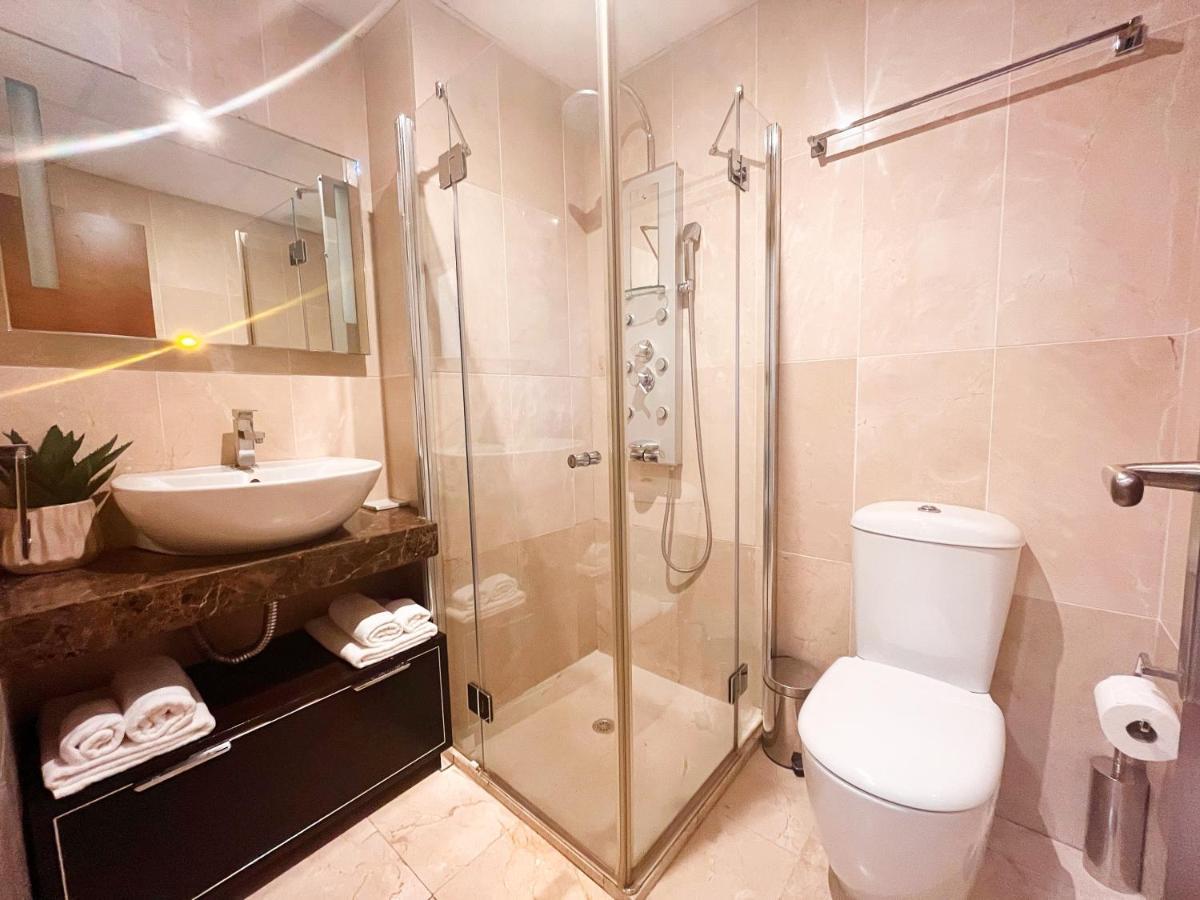 Homely Carreteria Con Piscina Apartamento