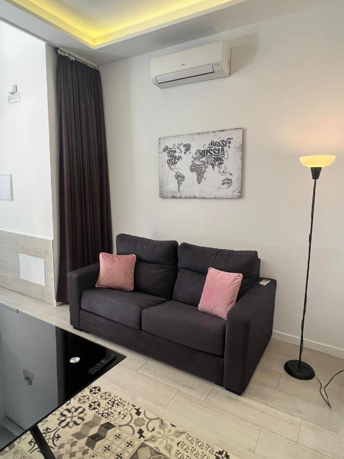 Hermoso Piso A 3 Min De La Estacion De Bus Y Tren Ave Apartamento