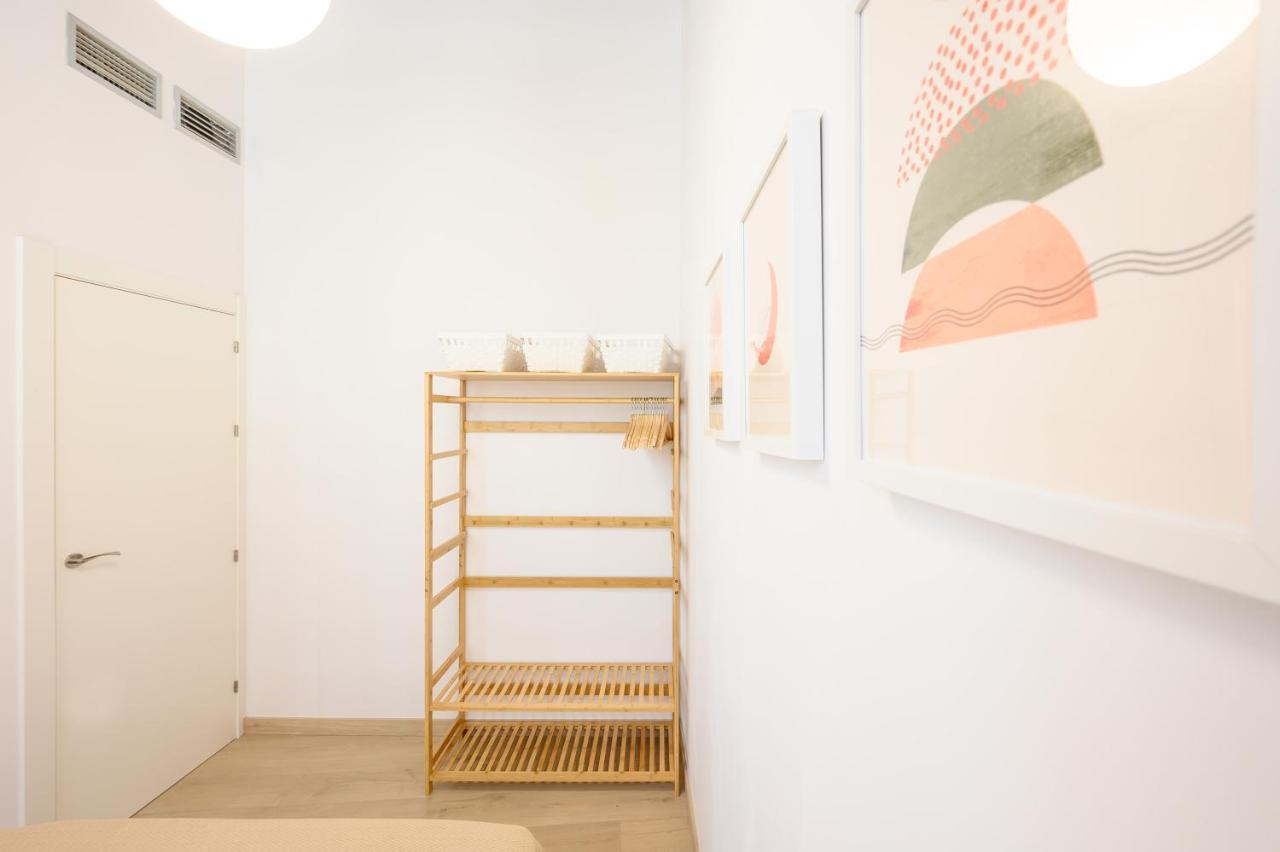 Lejlighed Modern 3 Bedroom, Center With Patio & High Ceilings By 10tosea *
