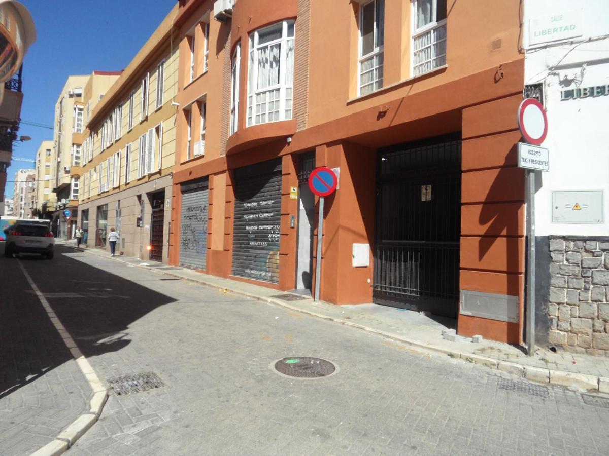 Center Location & Parking Free With Largeterrace & Bbq Apartment
