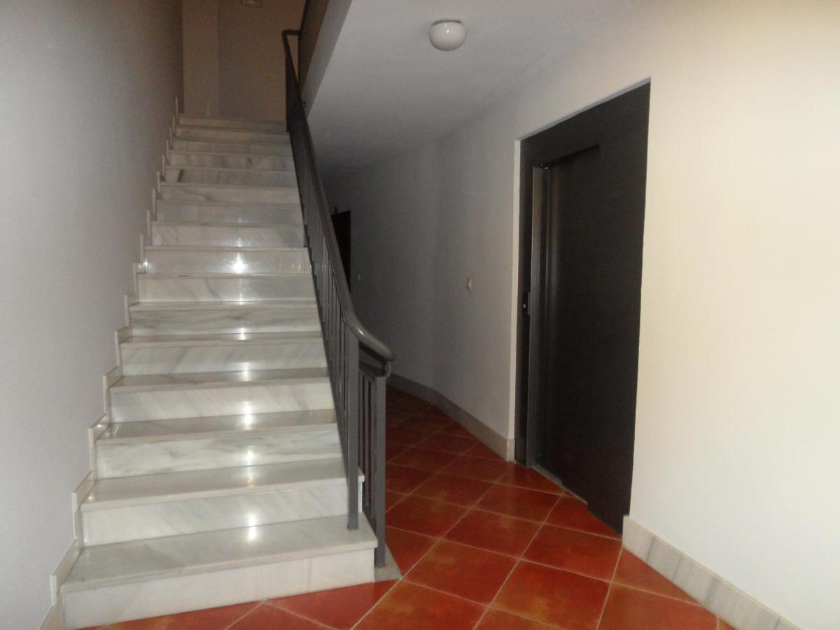 Center Location & Parking Free With Largeterrace & Bbq *