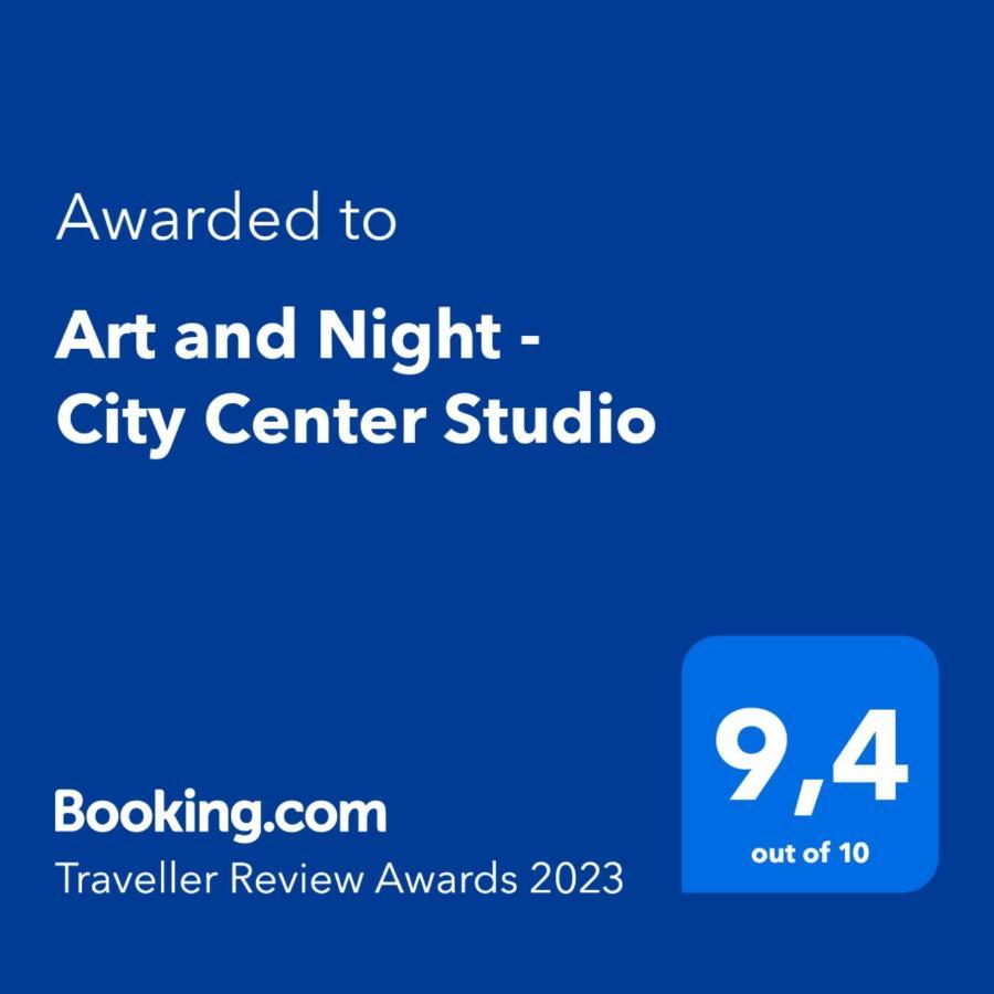 Art And Night - Center *