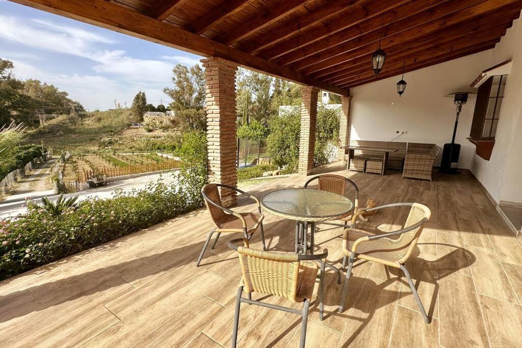 De Diseno Con Piscina Y Barbacoa Malaga