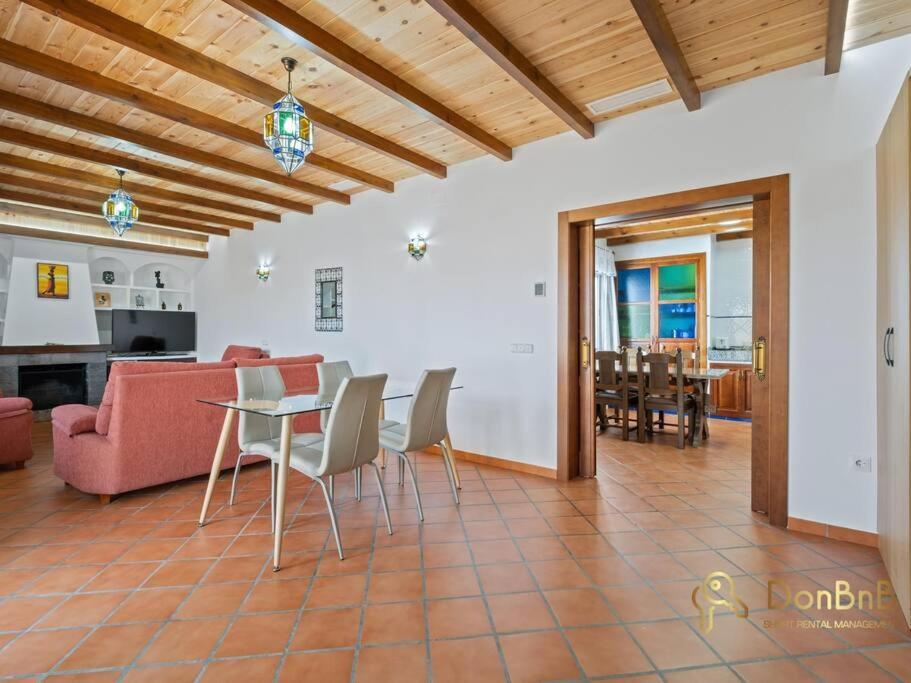 Casa Con 3 En El Tarajal Casa de férias *